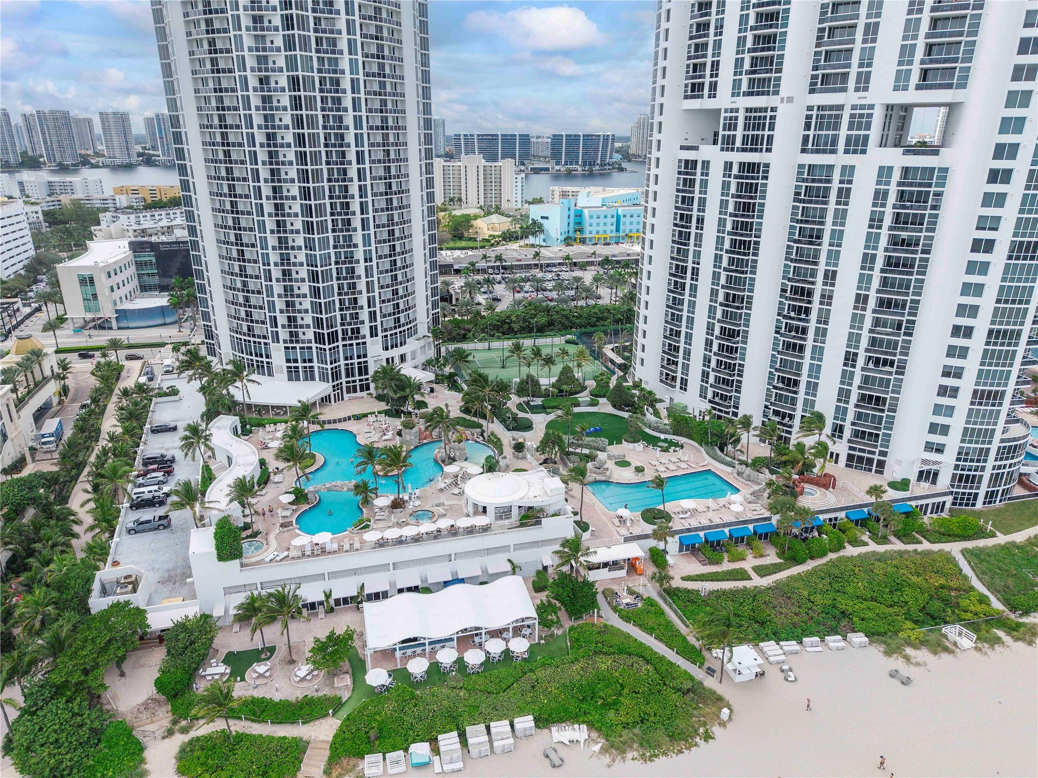18001 Collins Avenue 2806