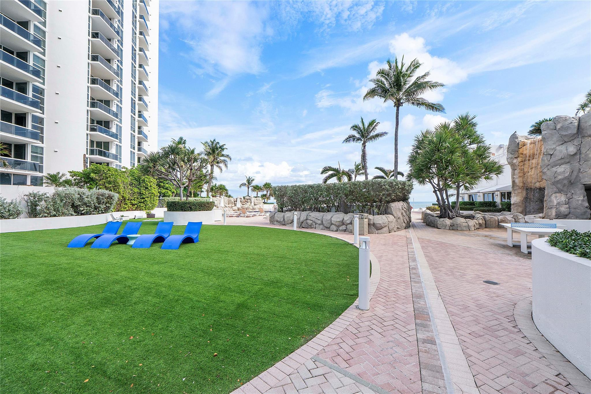 18001 Collins Avenue 2806