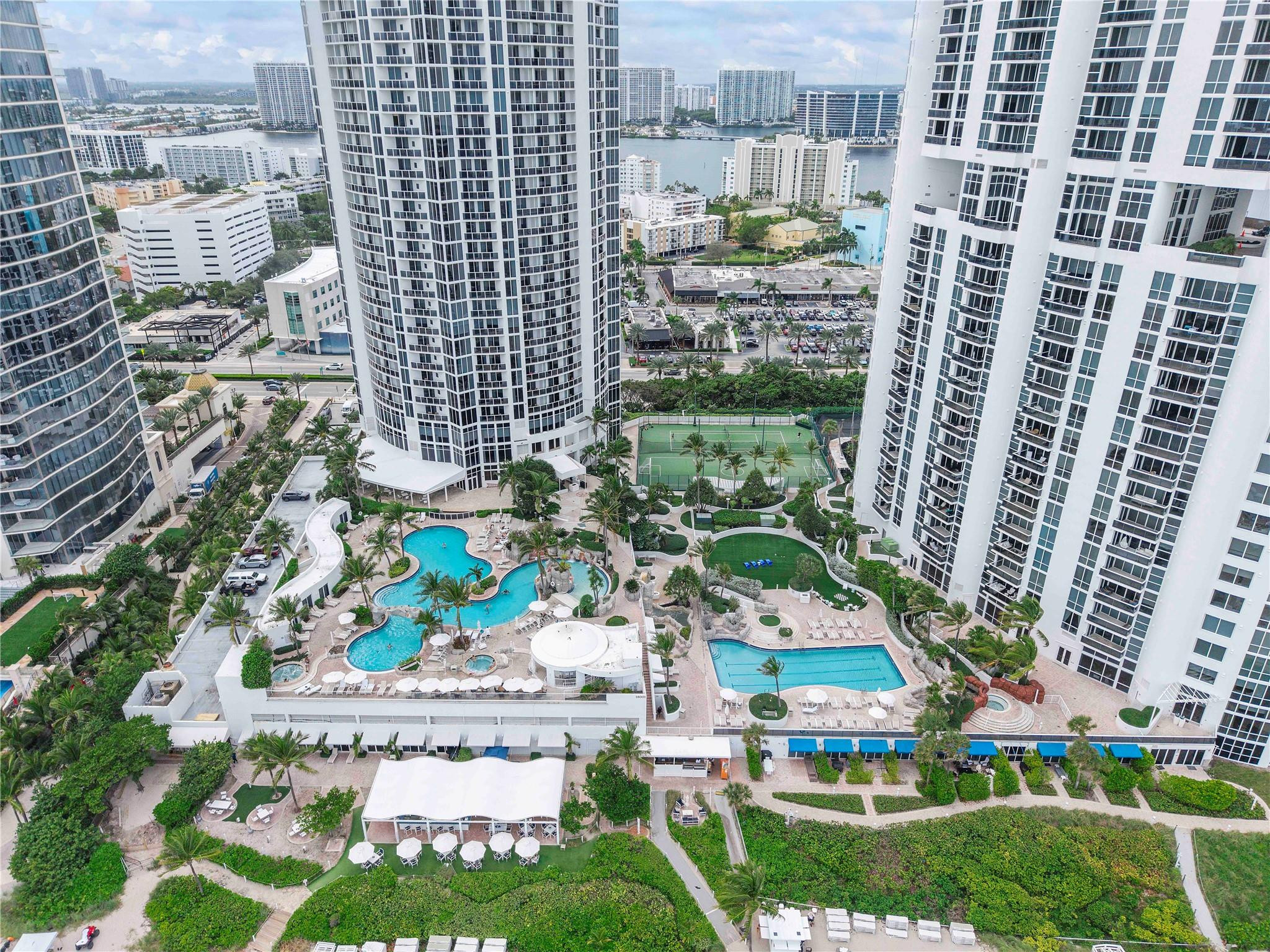 18001 Collins Avenue 2806