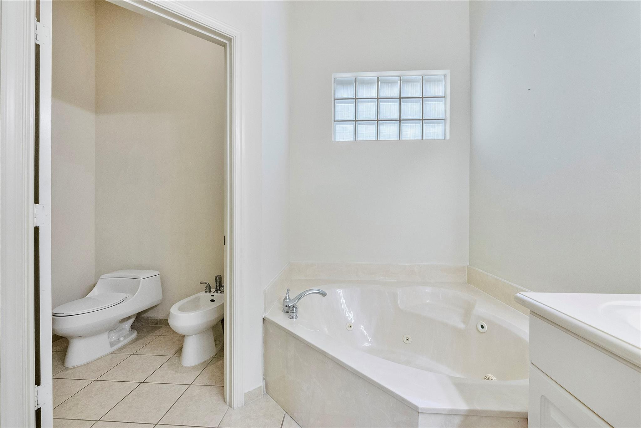 5834 NW 125th Terrace
