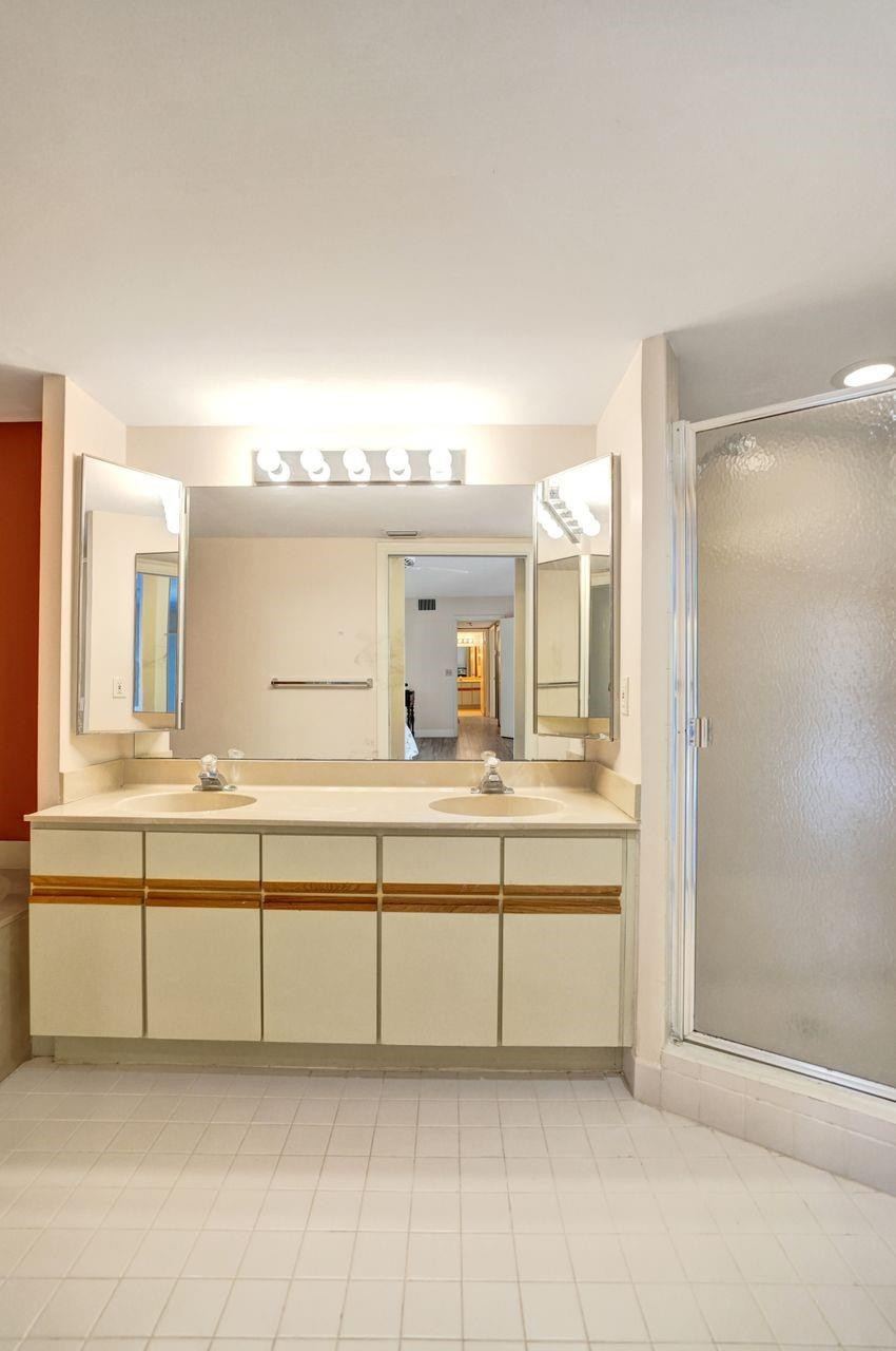 8339 S Coral Circle 8339