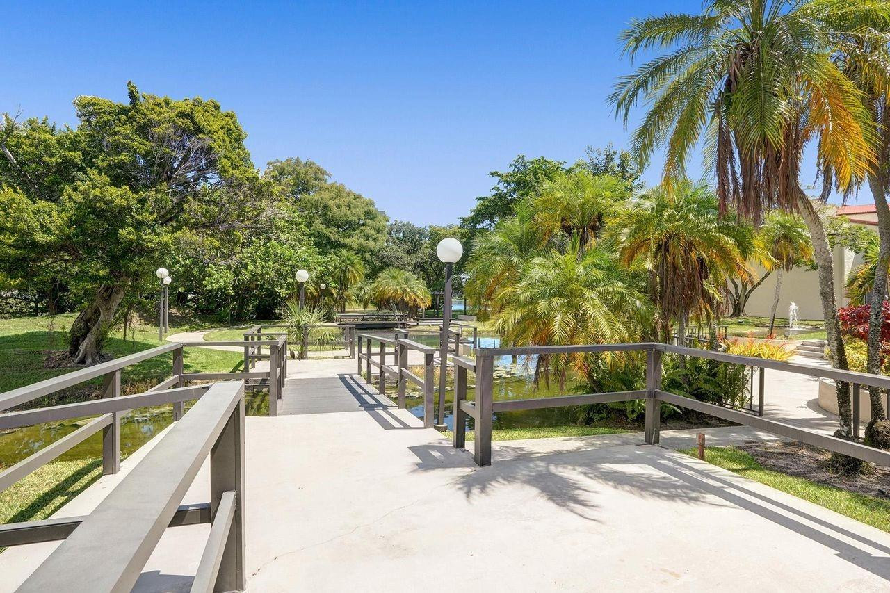 8339 S Coral Circle 8339