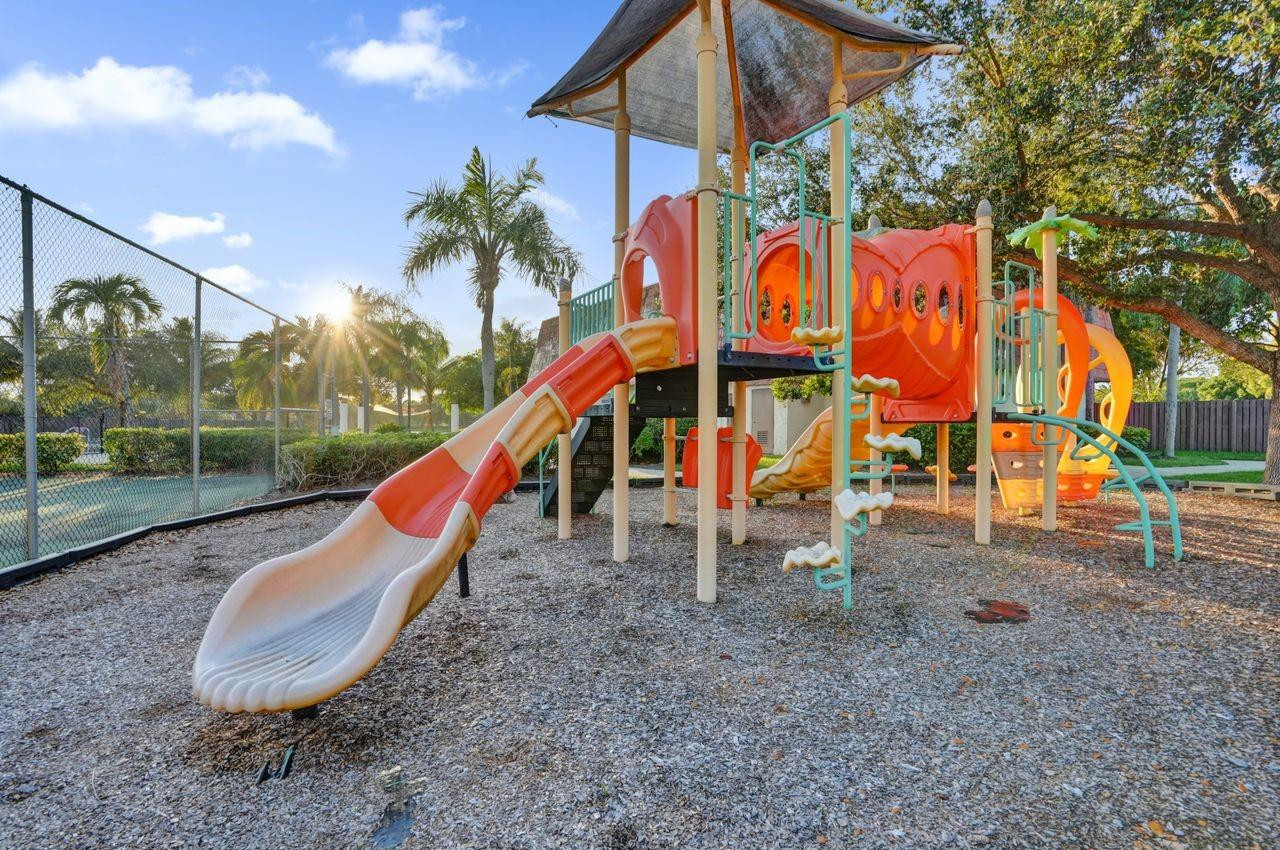 8339 S Coral Circle 8339
