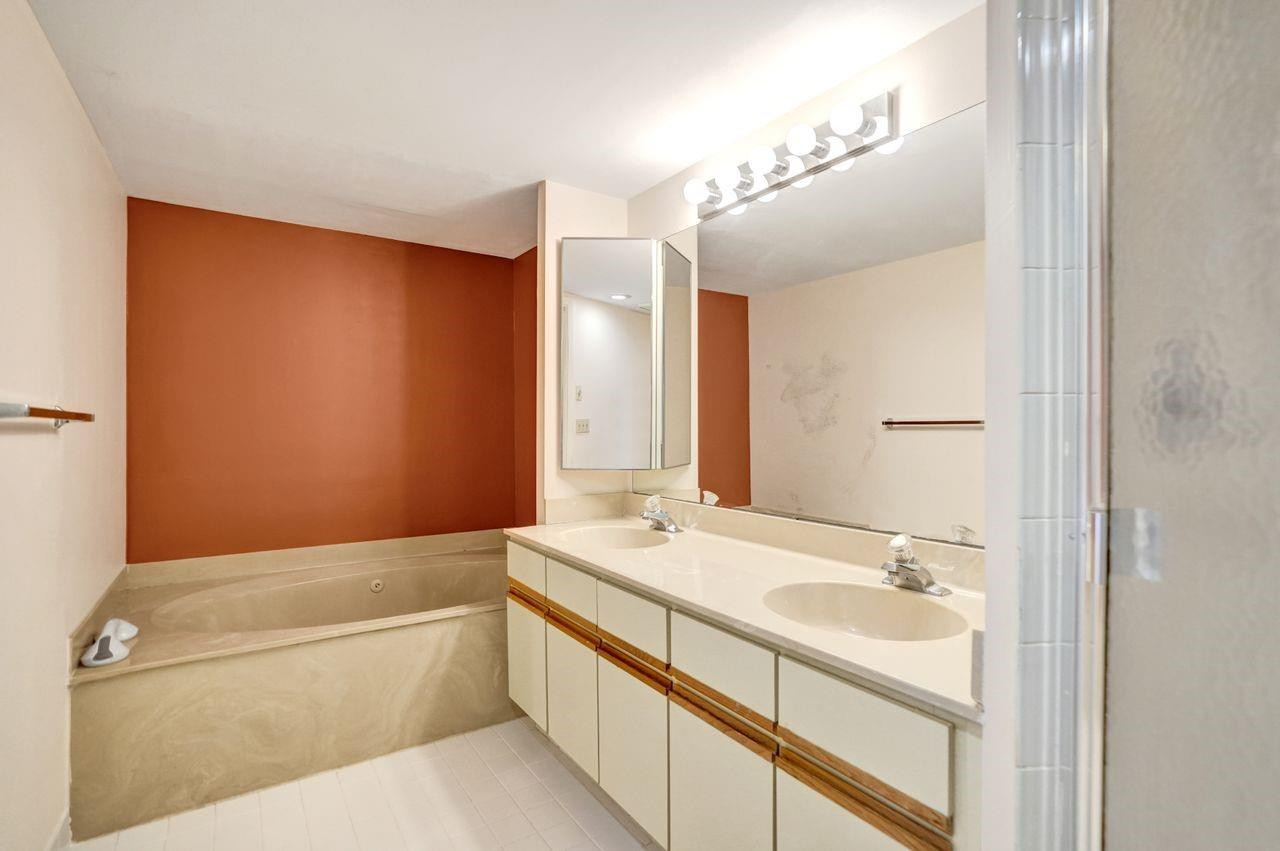 8339 S Coral Circle 8339