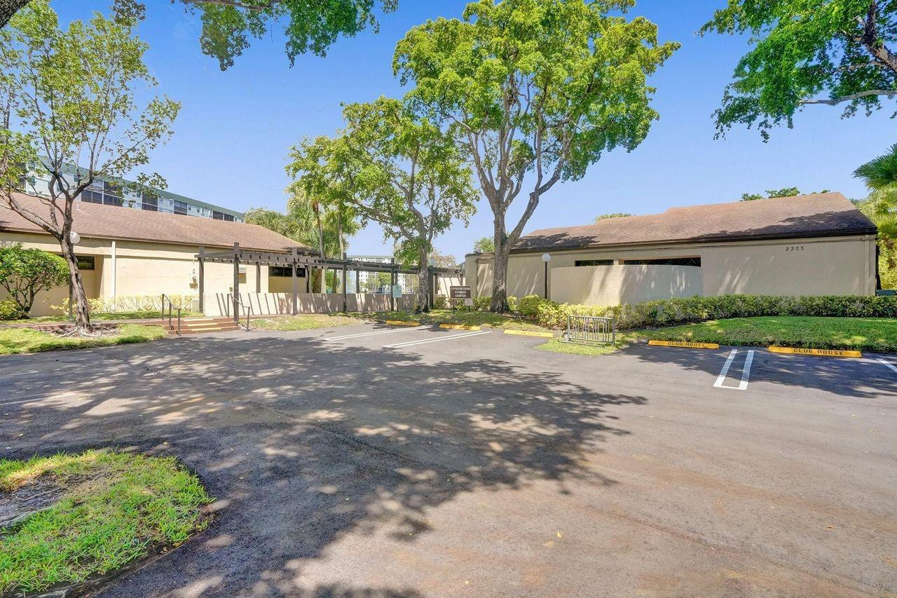8339 S Coral Circle 8339