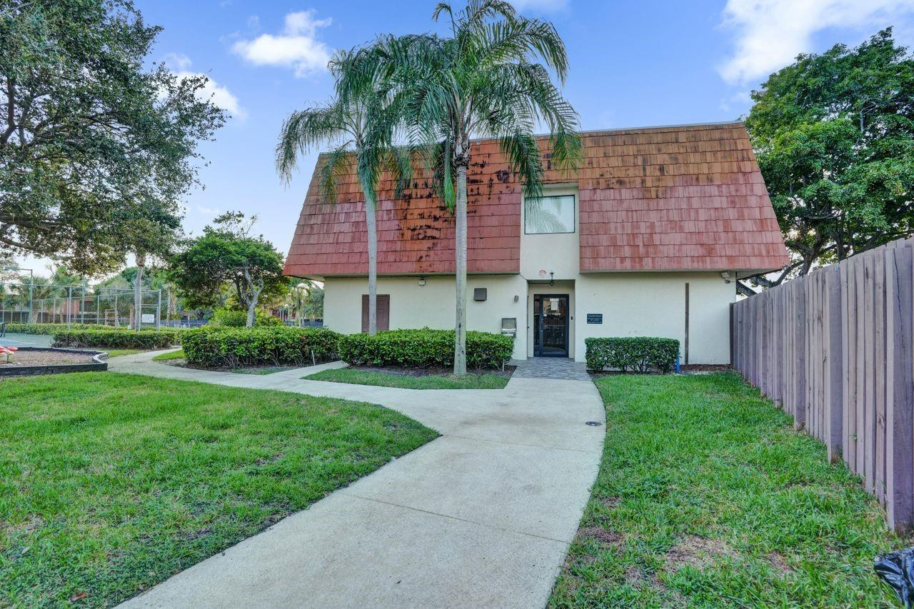 8339 S Coral Circle 8339