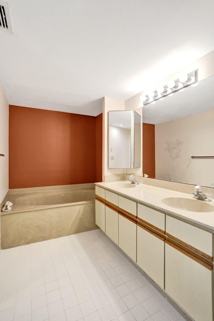 8339 S Coral Circle 8339