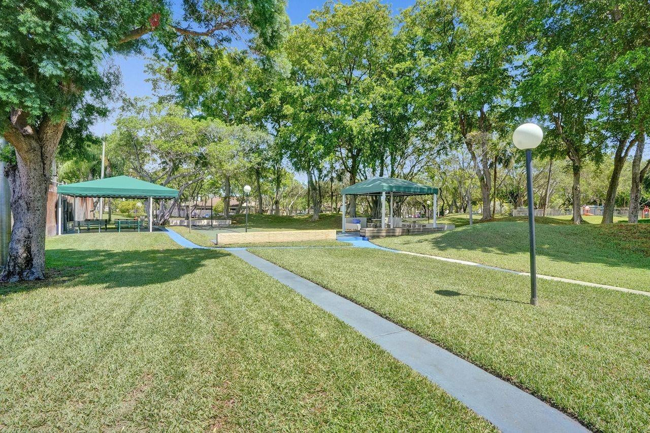 8339 S Coral Circle 8339