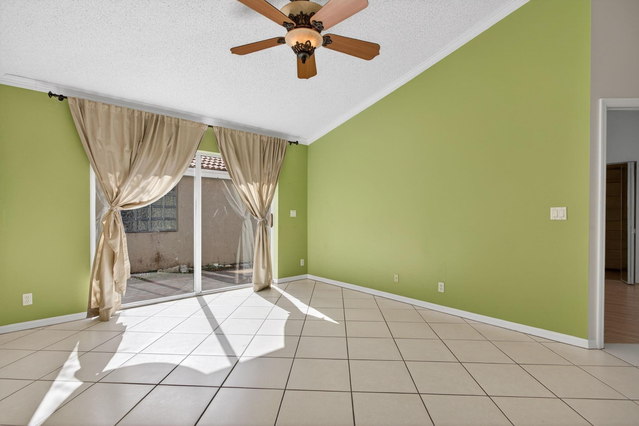 4064 Crescent Creek Drive