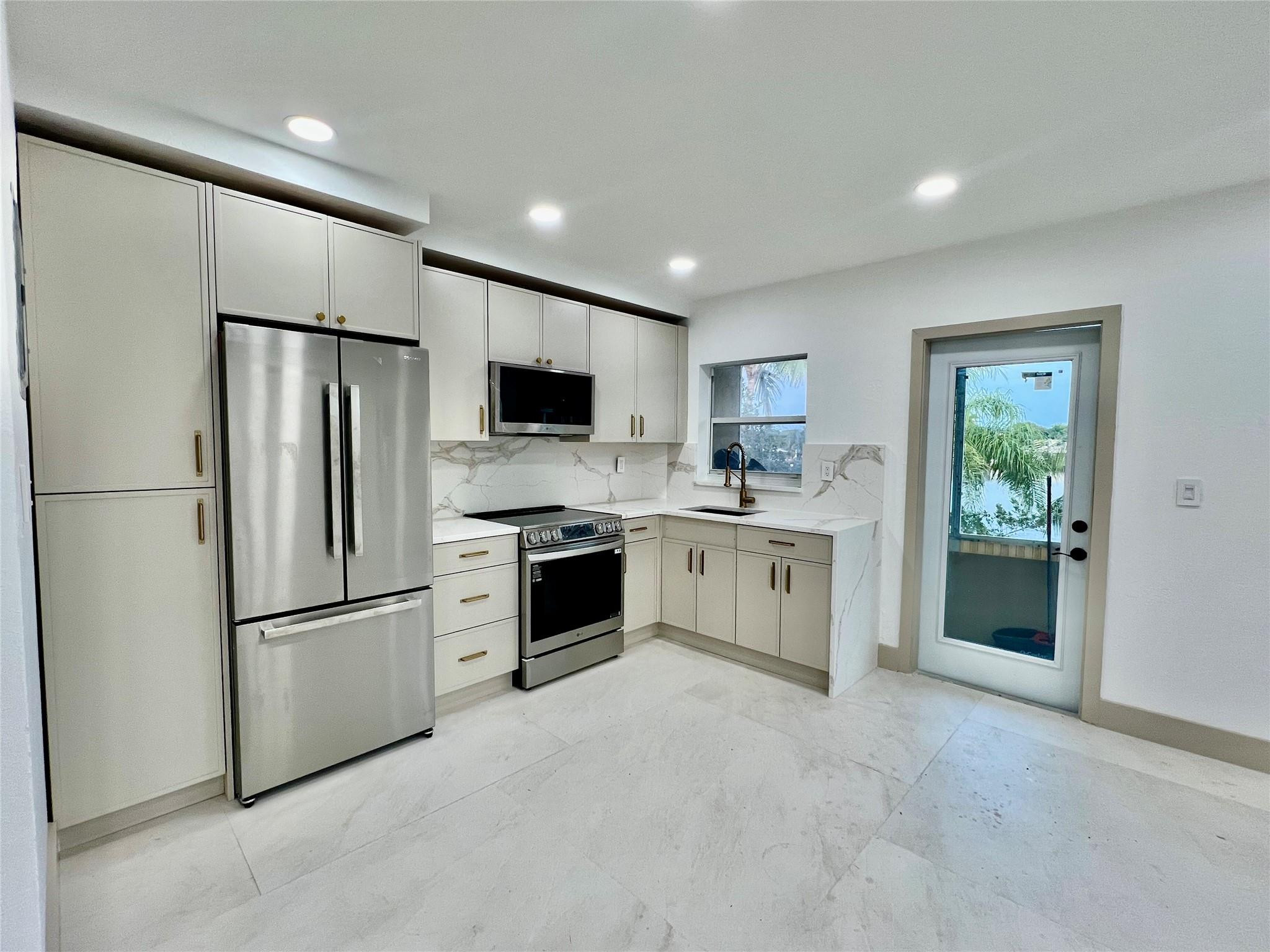 1400 SE 7th Avenue 4