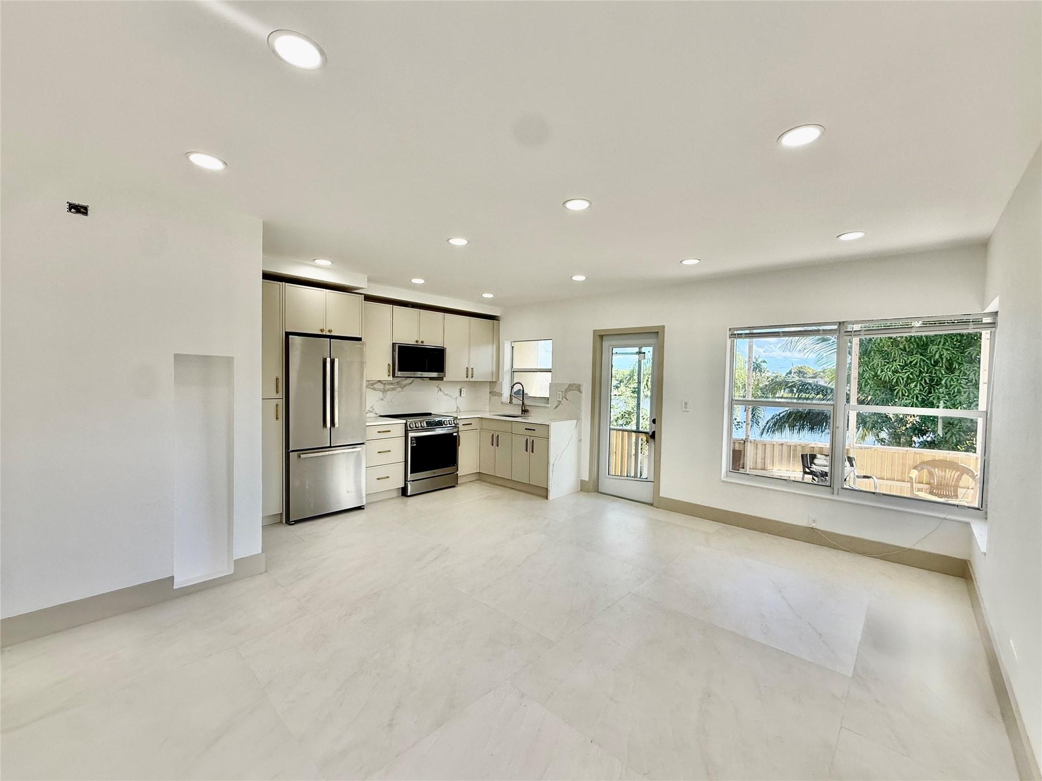 1400 SE 7th Avenue 4