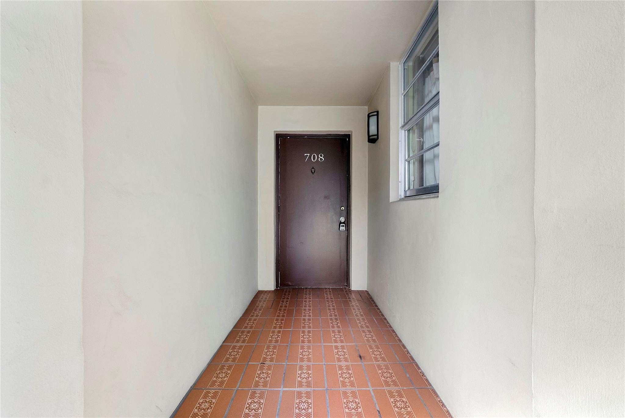 1811 Jefferson Street 708