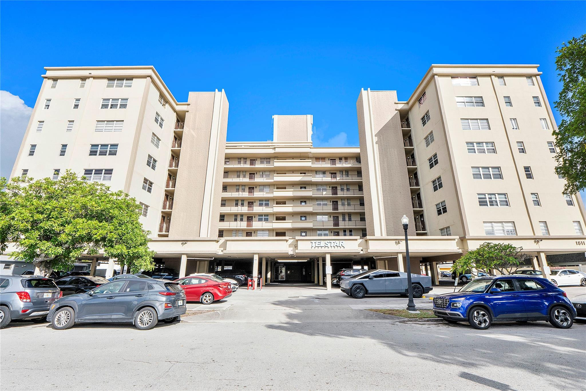 1811 Jefferson Street 708