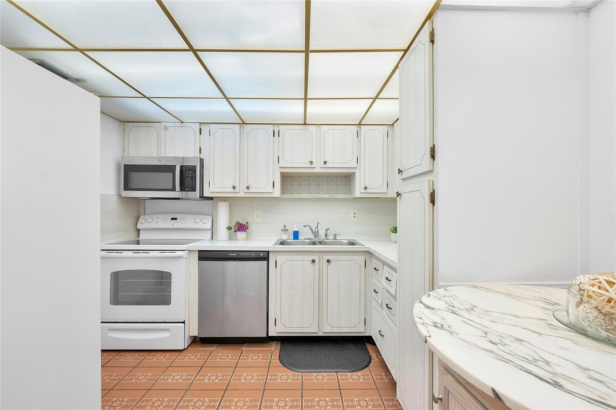 1811 Jefferson Street 708