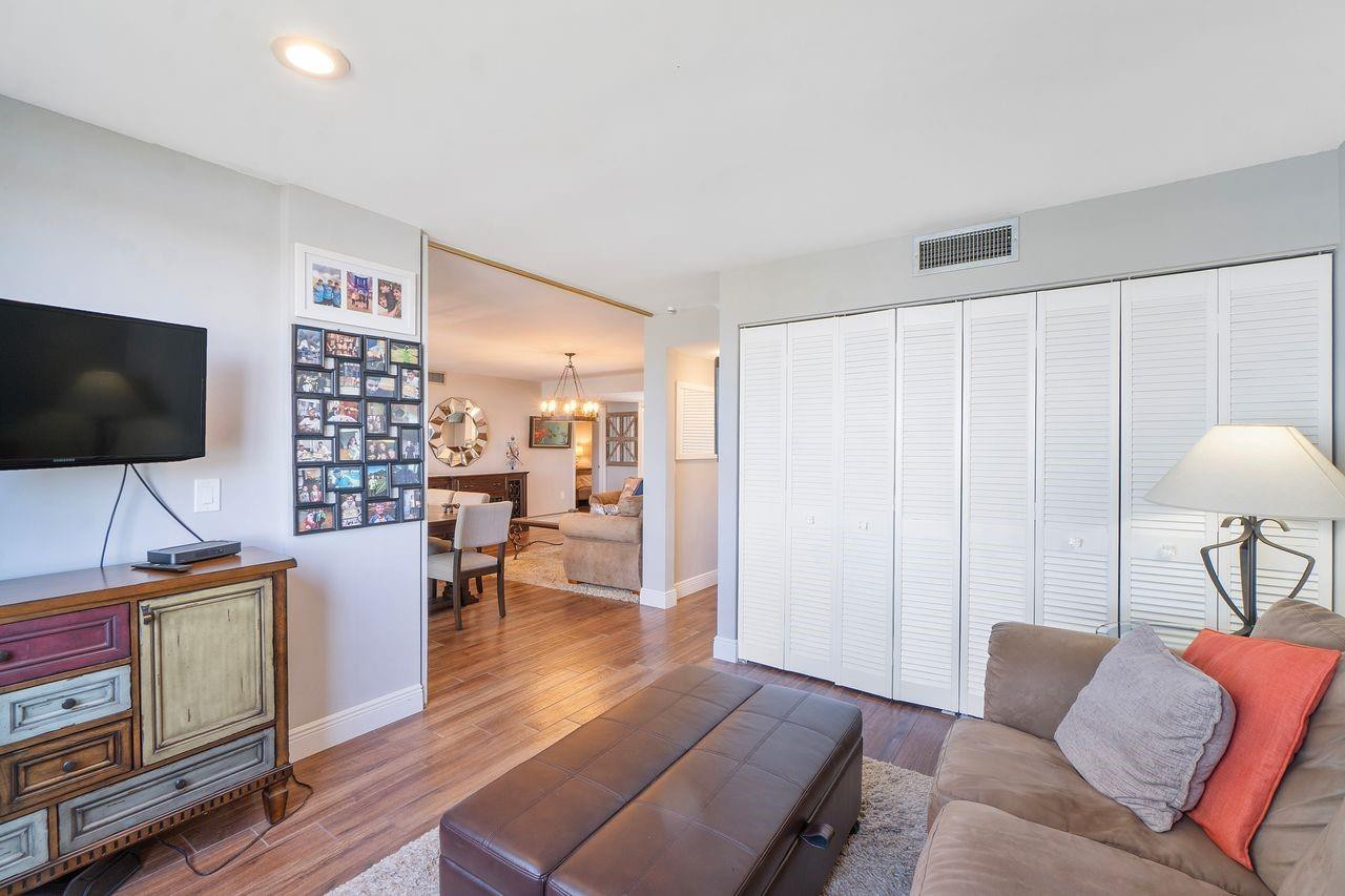4832 Esedra Court Apt 206
