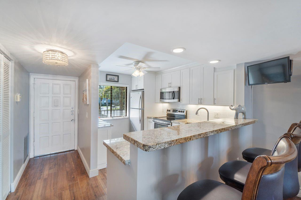 4832 Esedra Court Apt 206
