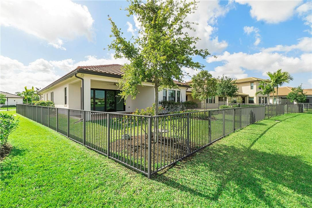 11835 S Baypoint Circle