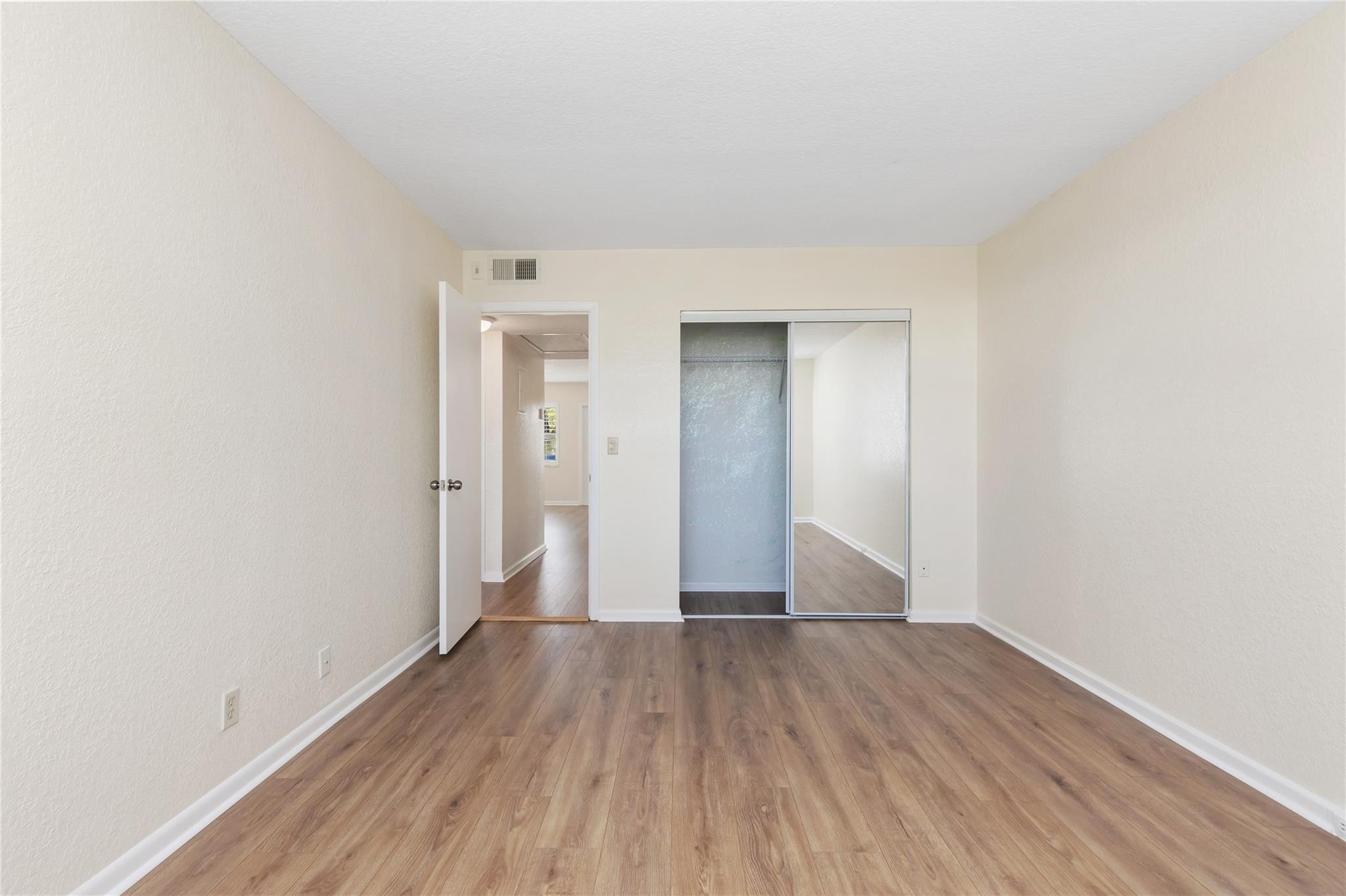 2117 Newport U 2117