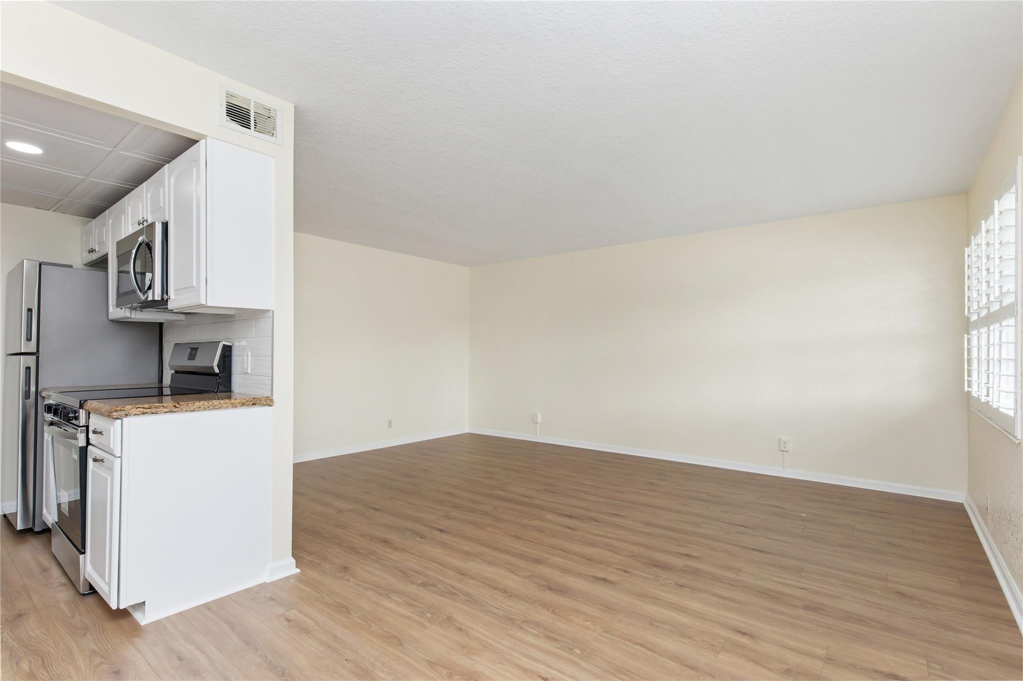 2117 Newport U 2117