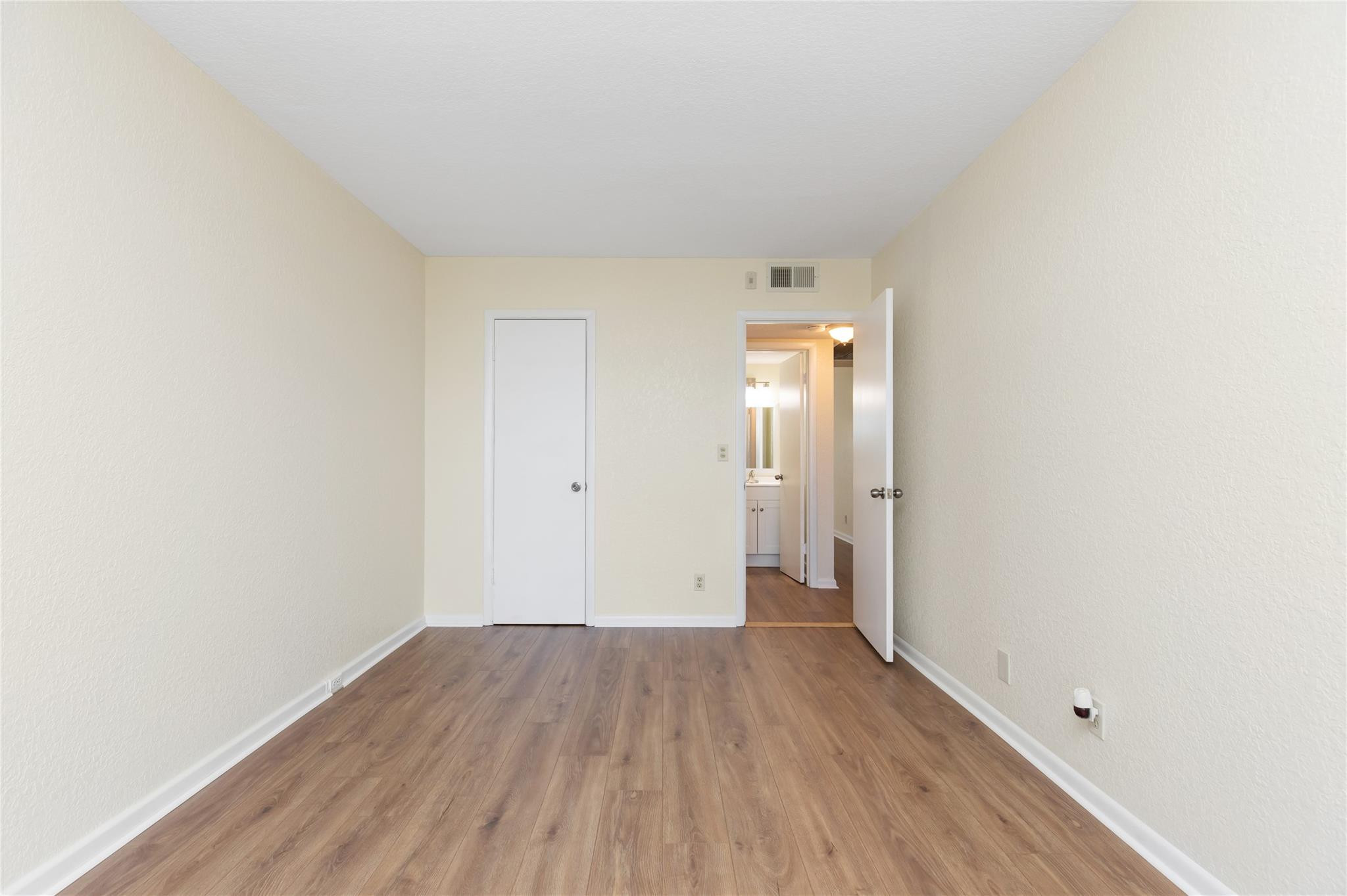 2117 Newport U 2117