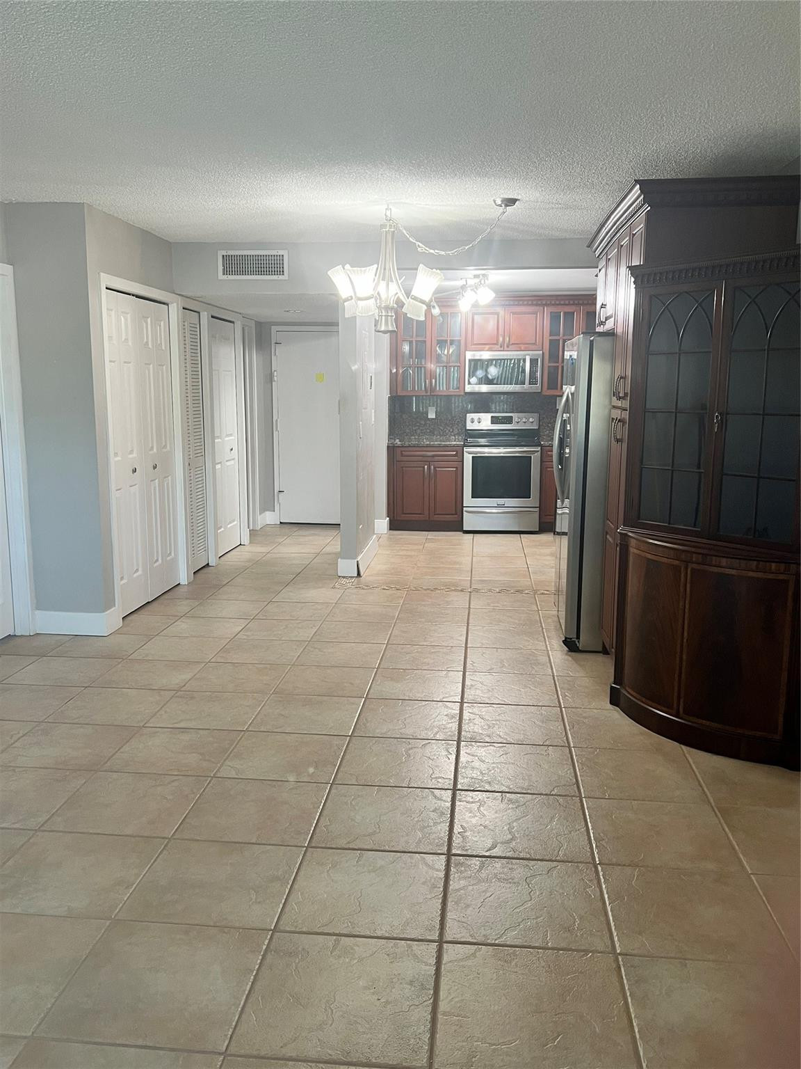 120 Lakeview Drive 208