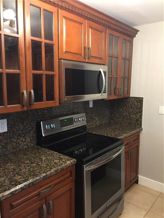 120 Lakeview Drive 208