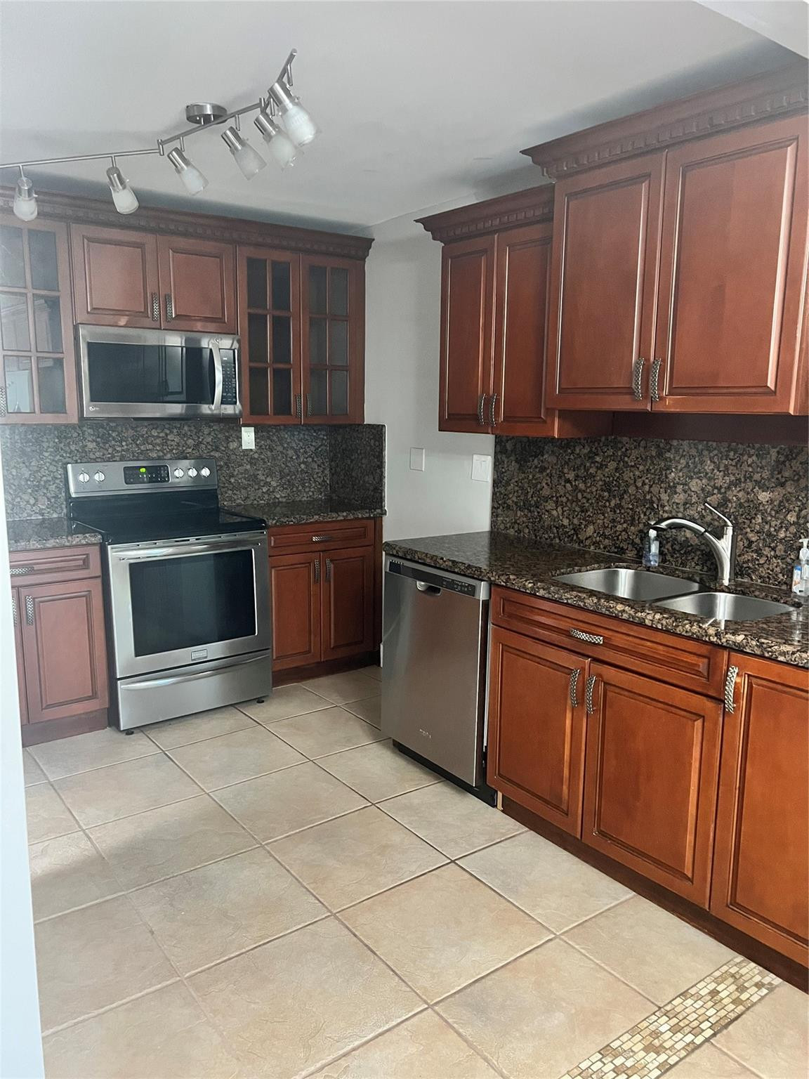 120 Lakeview Drive 208