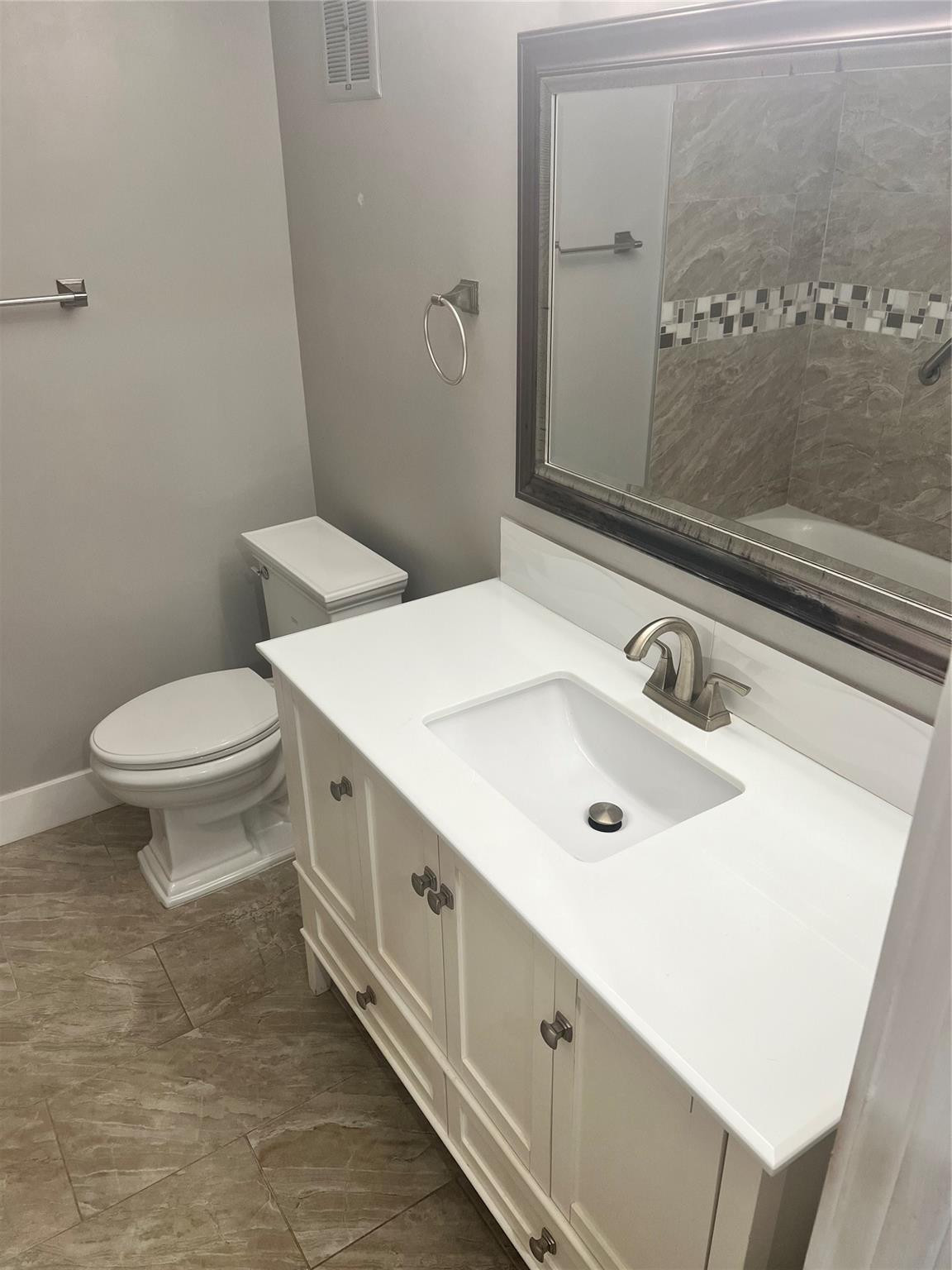 120 Lakeview Drive 208