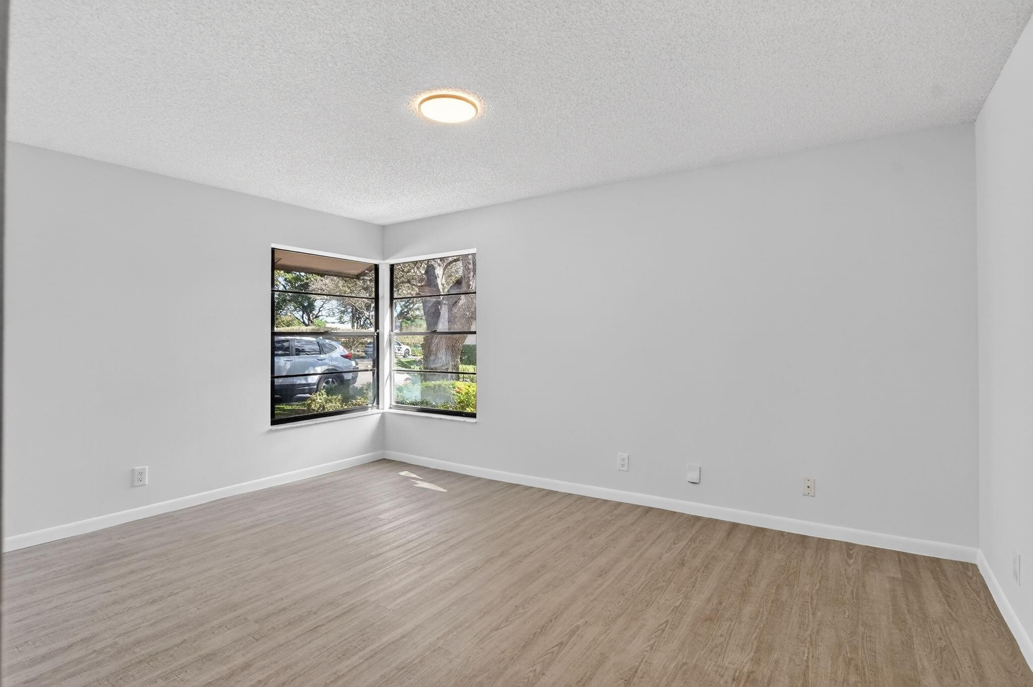 661 Hollows Circle