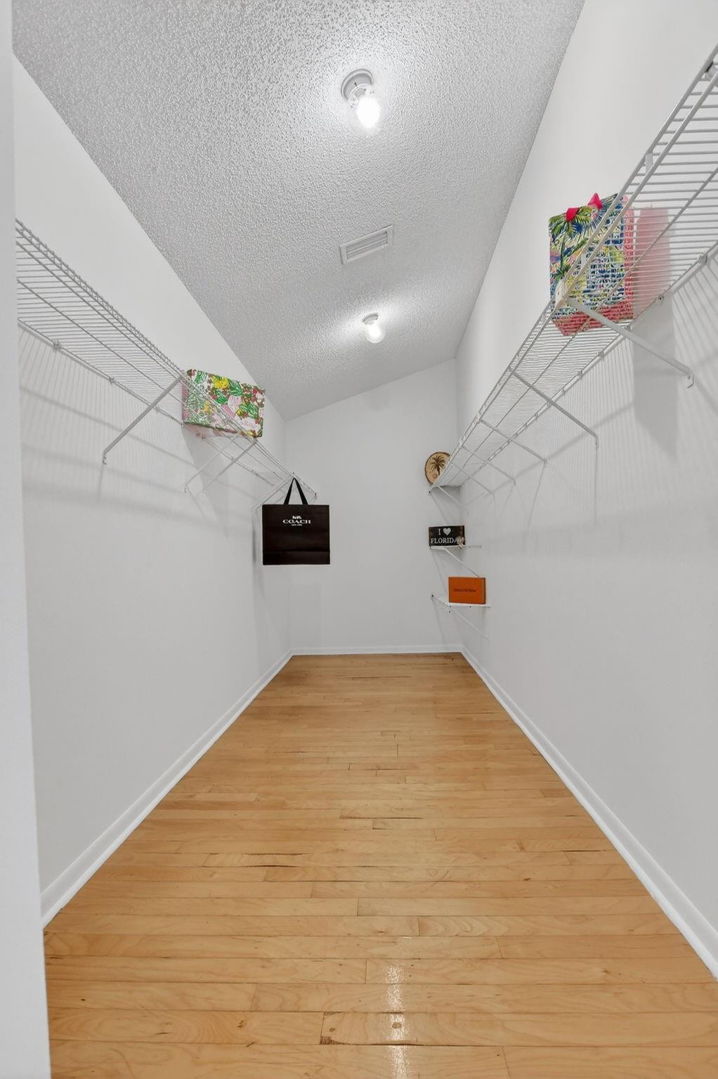 661 Hollows Circle