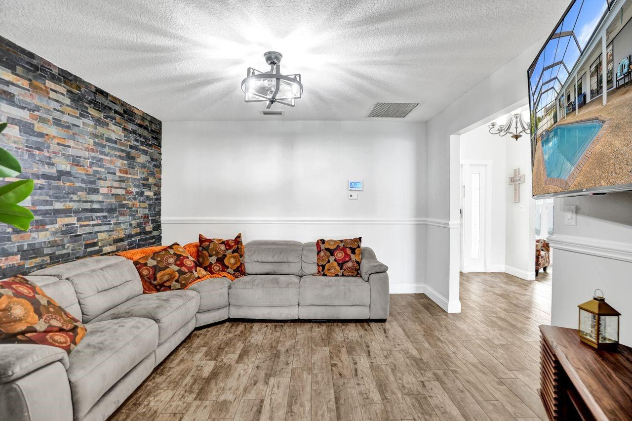 326 NW 101st Terrace