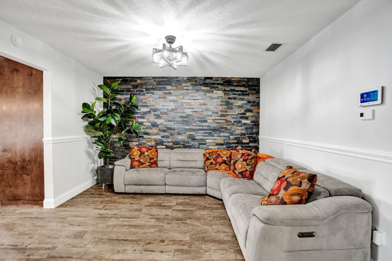 326 NW 101st Terrace