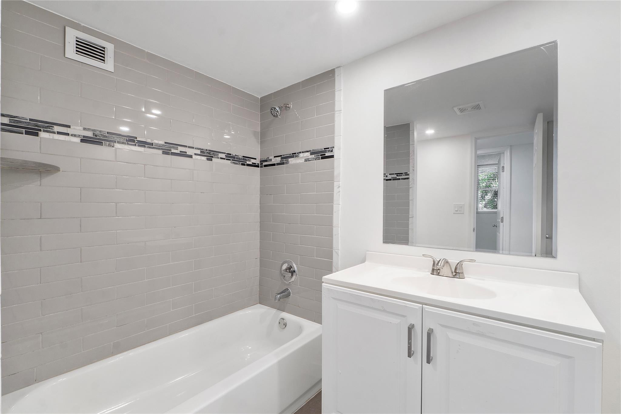 3751 Environ Boulevard 243