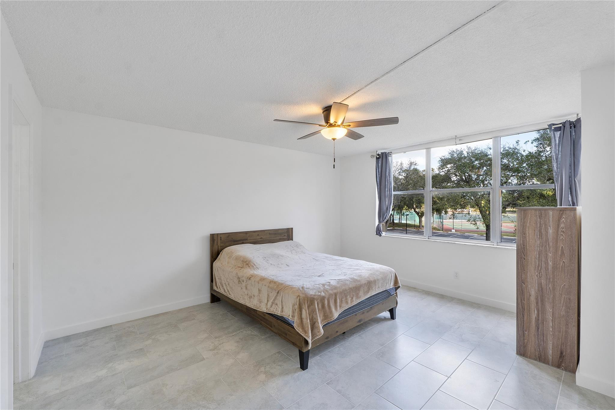 3751 Environ Boulevard 243