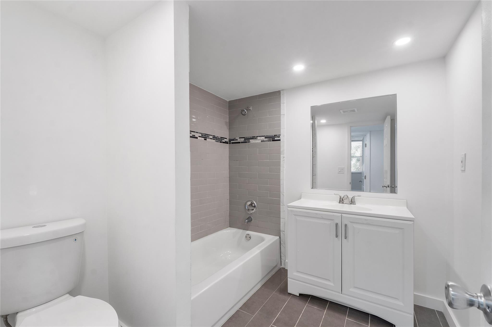 3751 Environ Boulevard 243