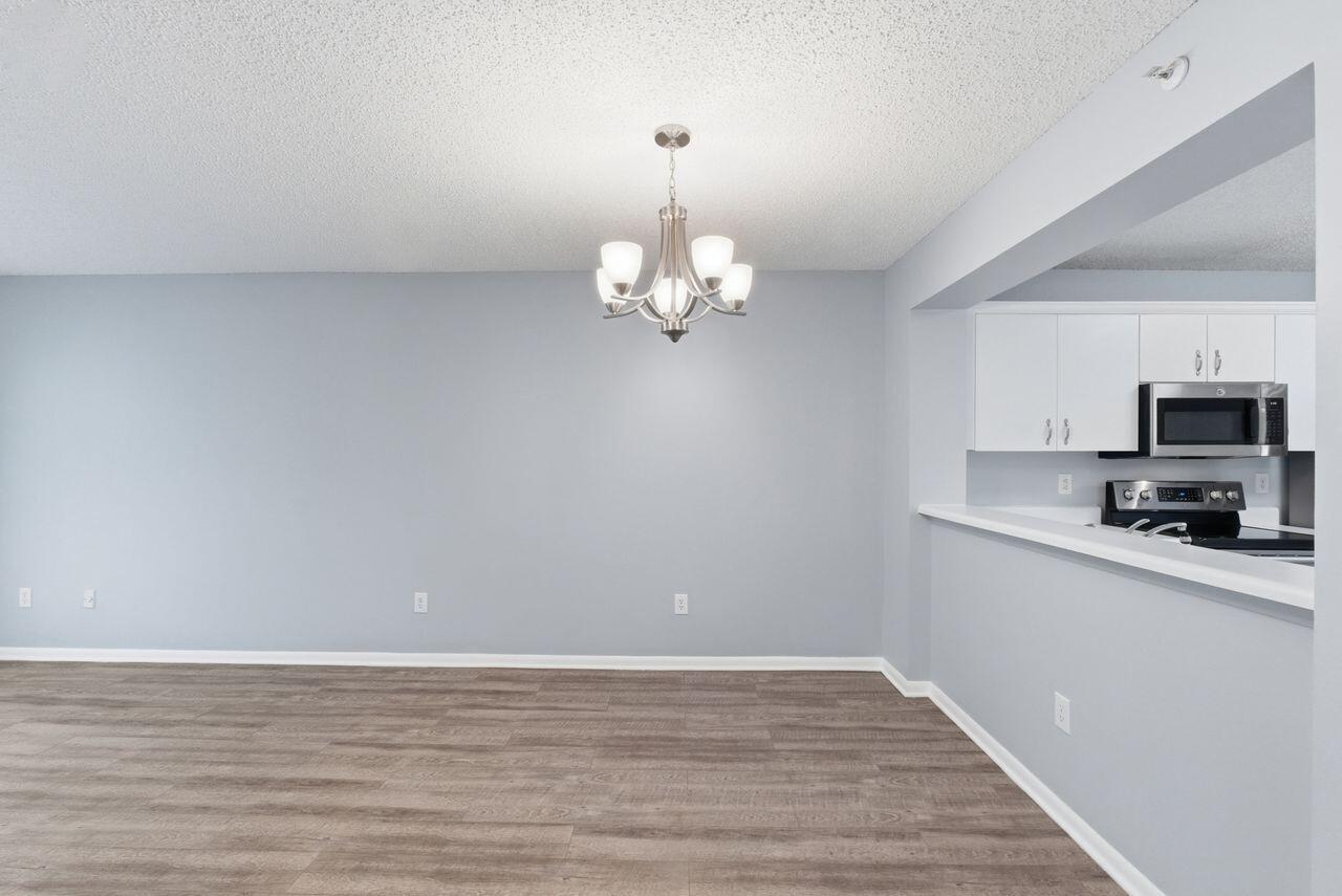 9511 Weldon Circle G 207