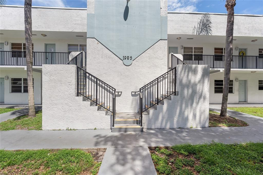 1925 Madison Street 14