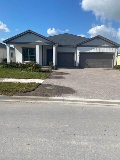 1121 Haywagon Trail