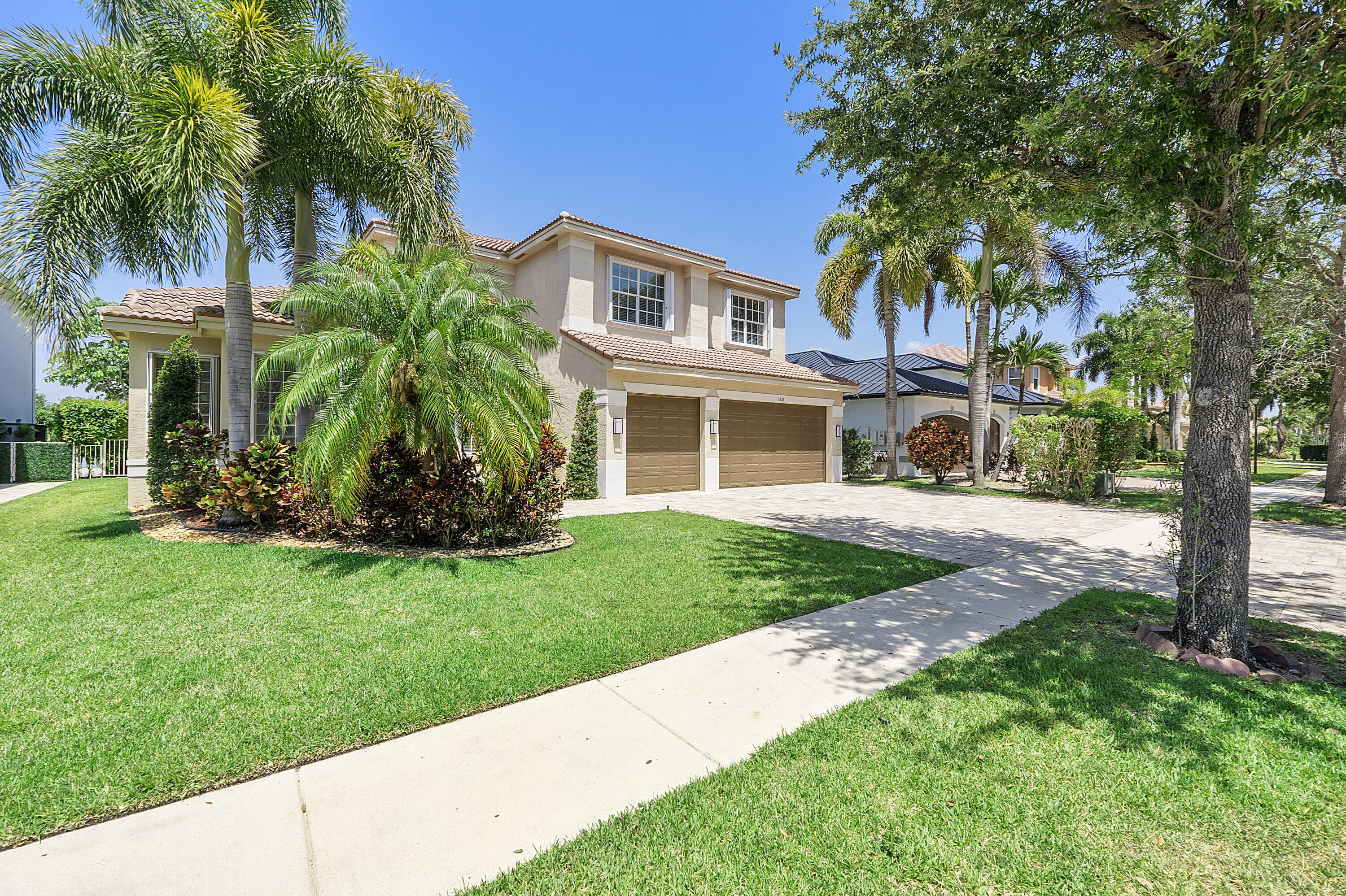 5318 SW 195th Terrace