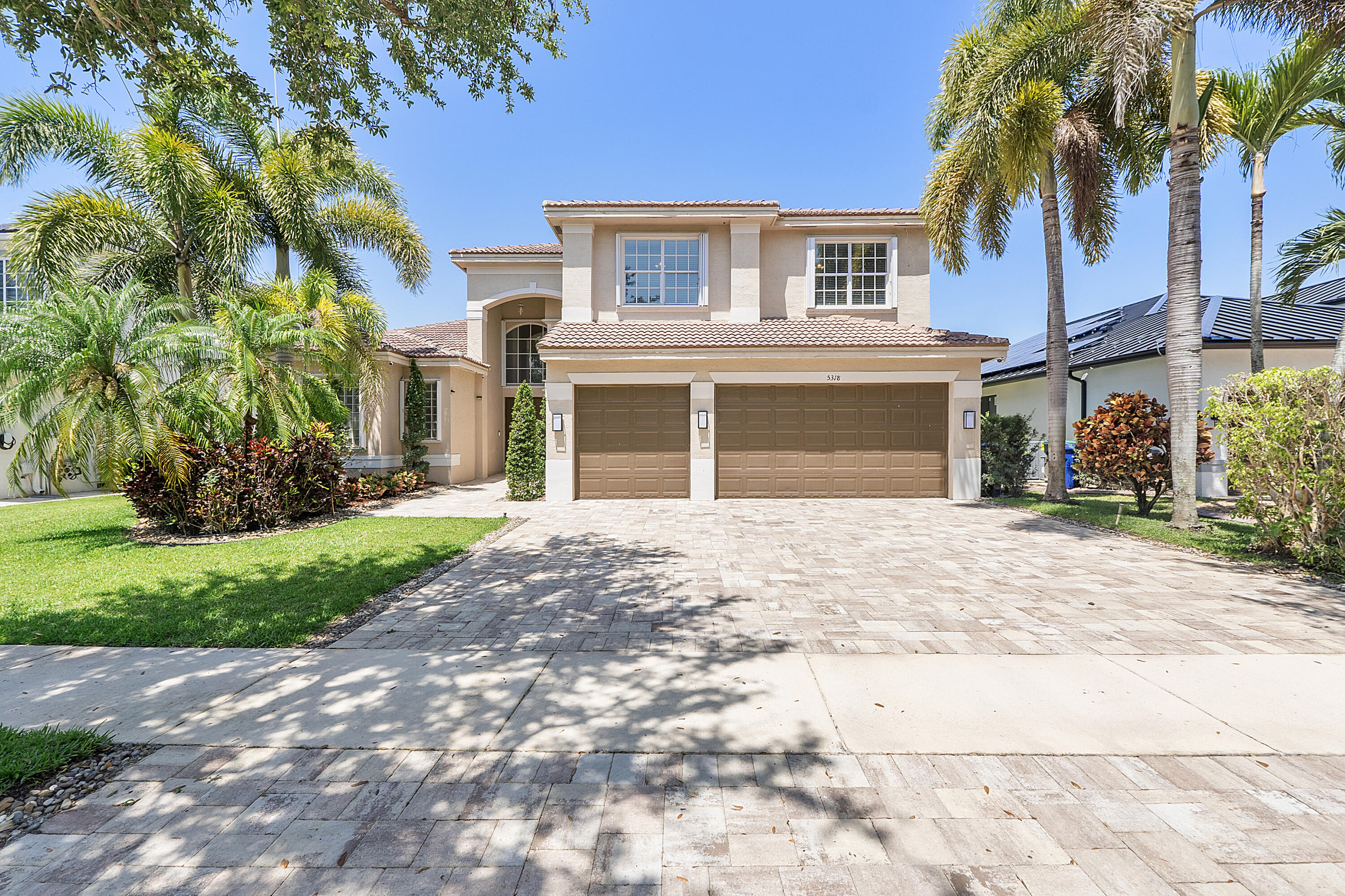 5318 SW 195th Terrace