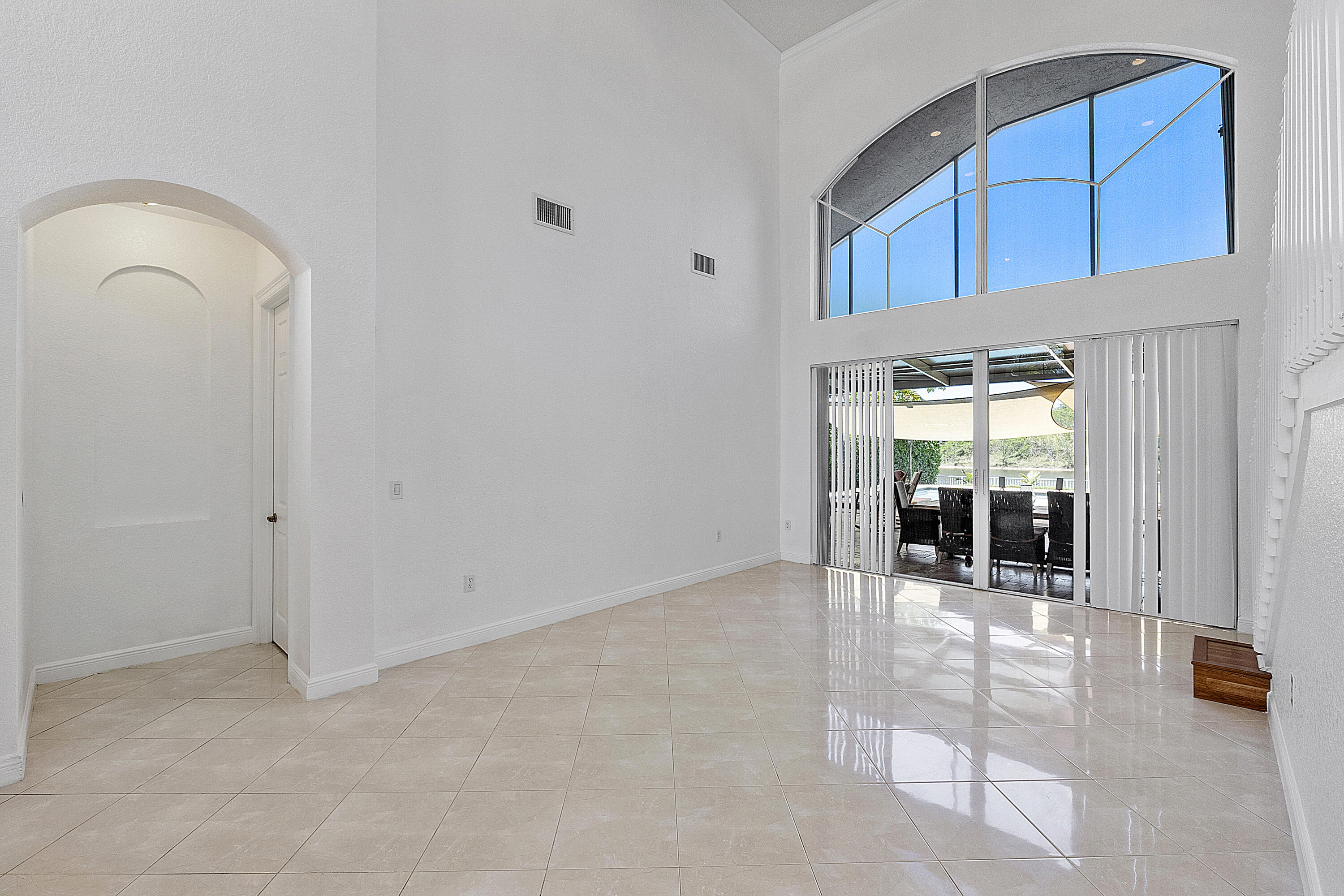 5318 SW 195th Terrace