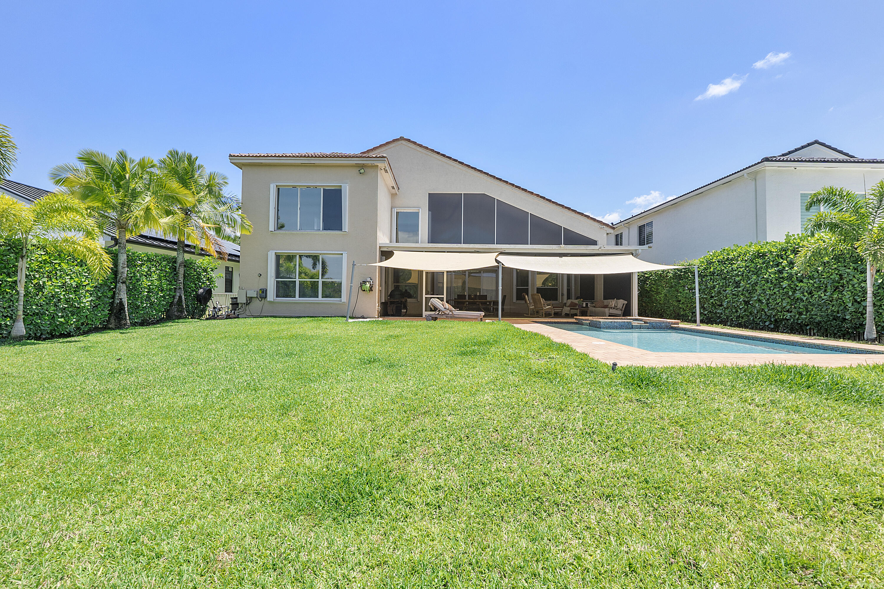 5318 SW 195th Terrace