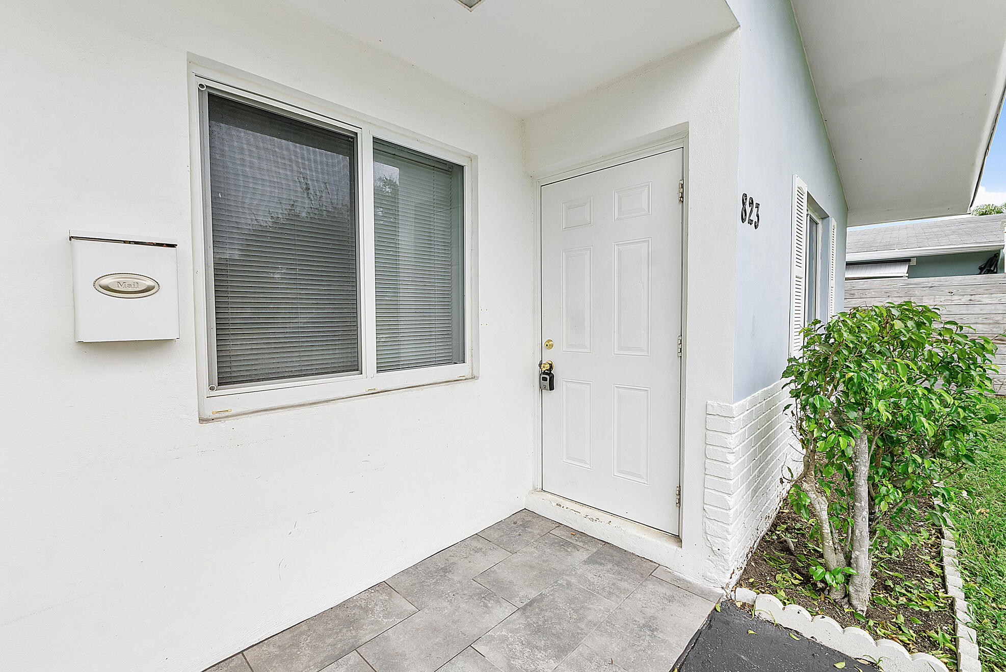 823-825 SW 13th Street