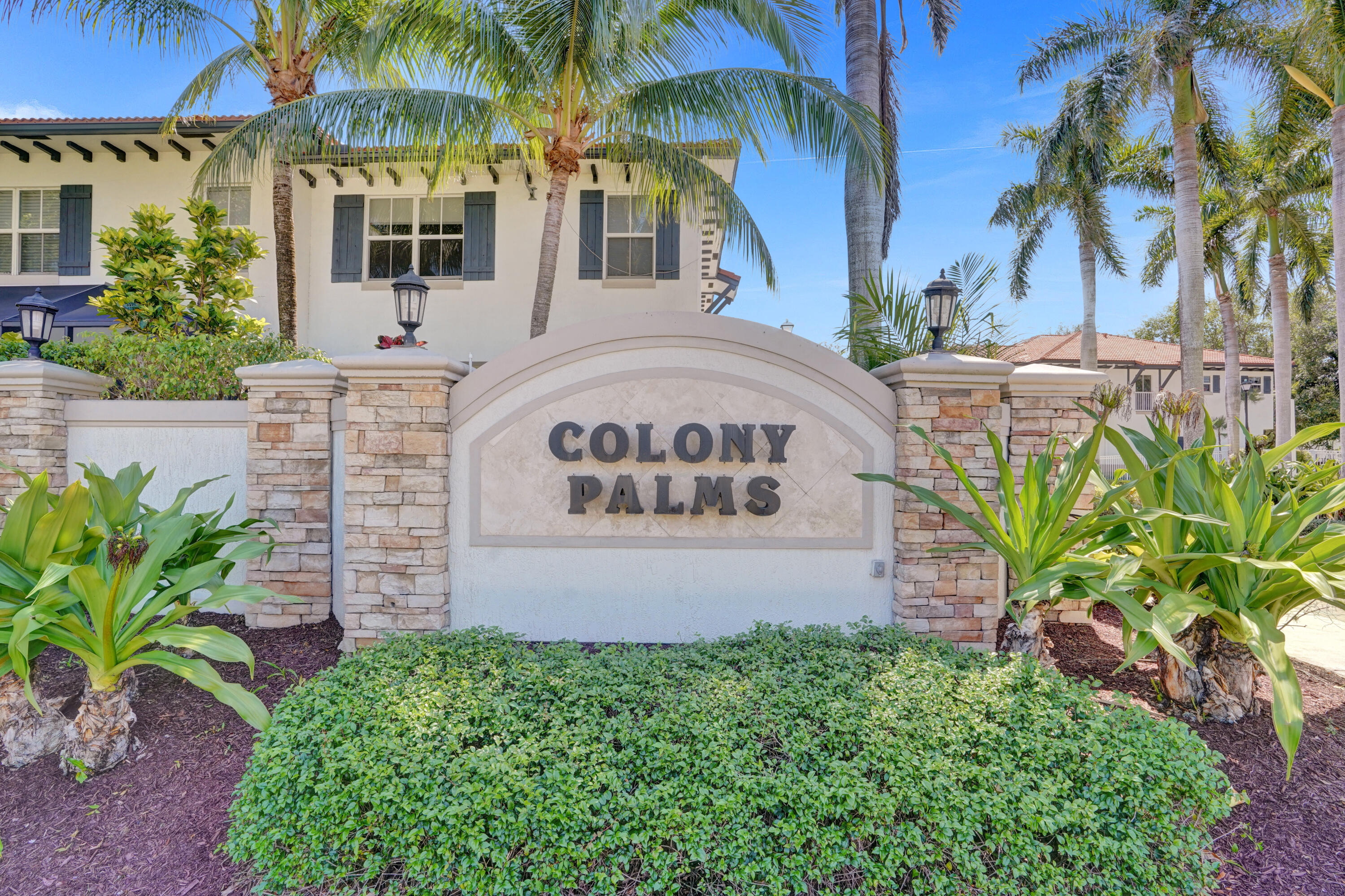 4734 S Prive Circle
