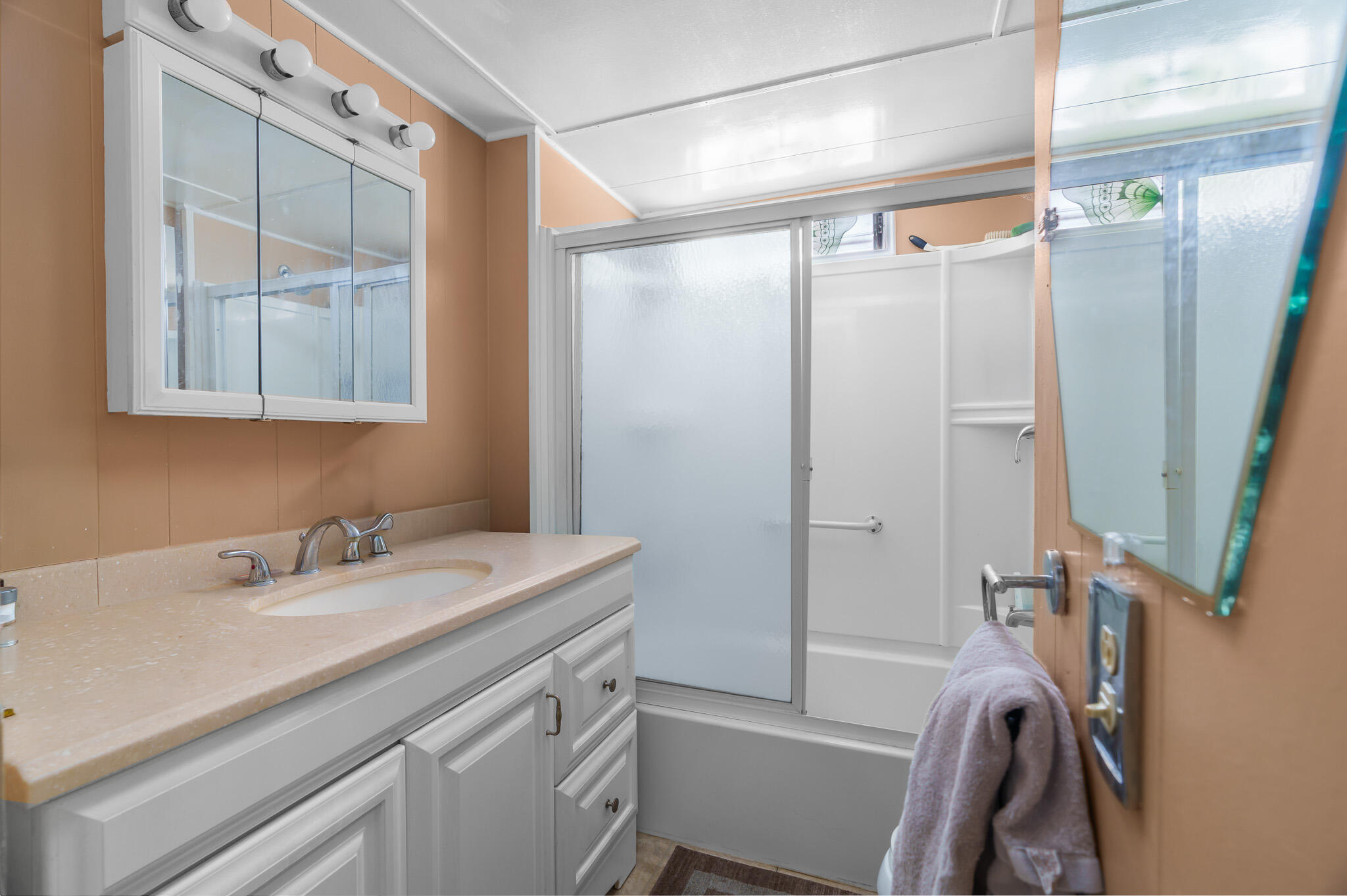 202 N Ibis S