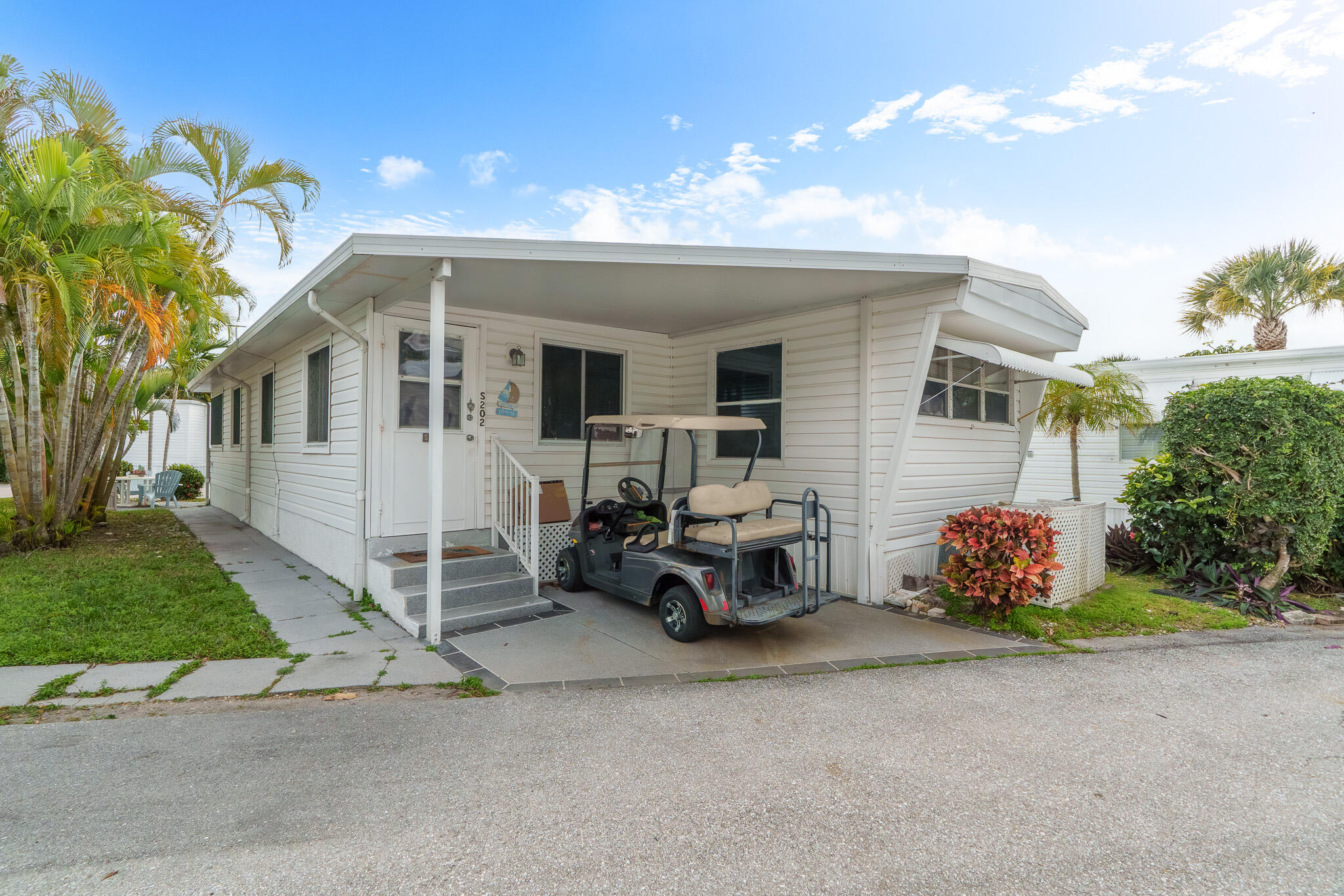 202 N Ibis S