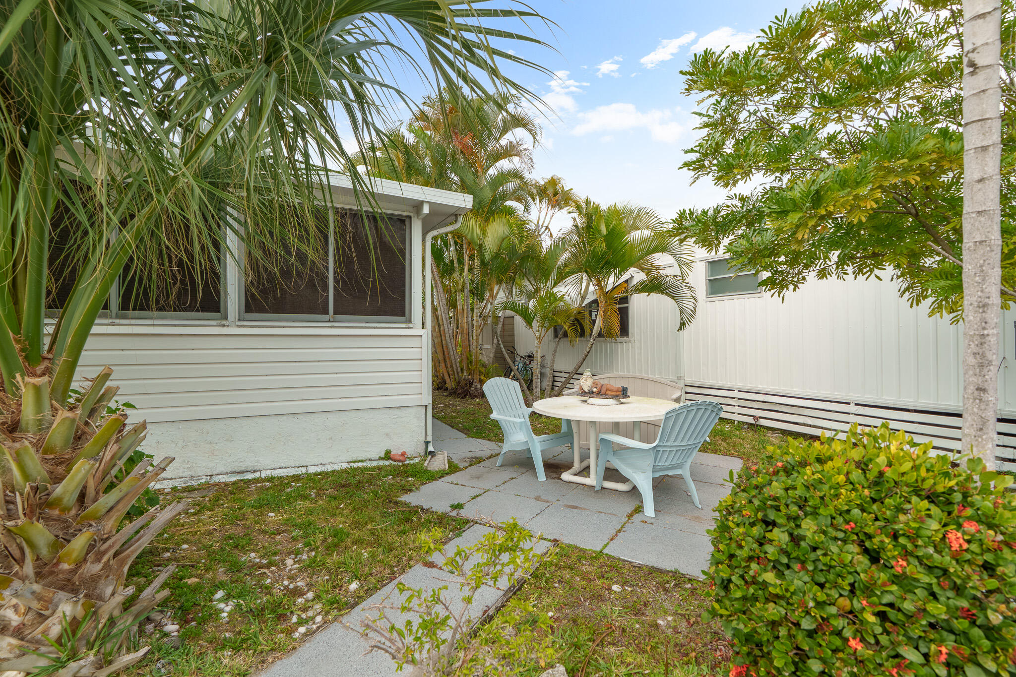 202 N Ibis S