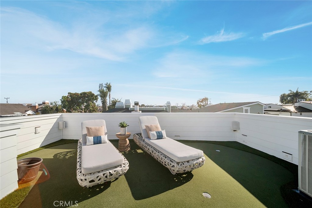 515 Narcissus Avenue