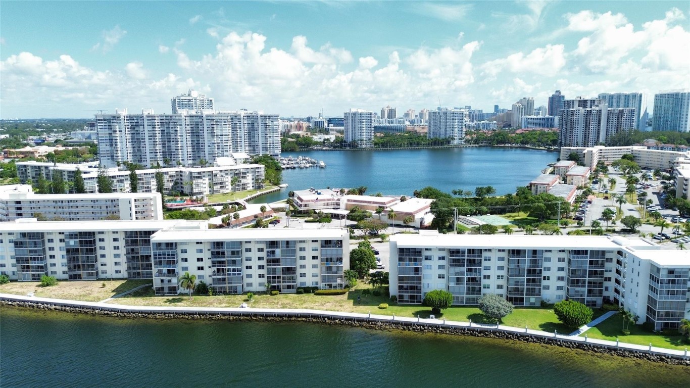 2920 Point East Dr N-301