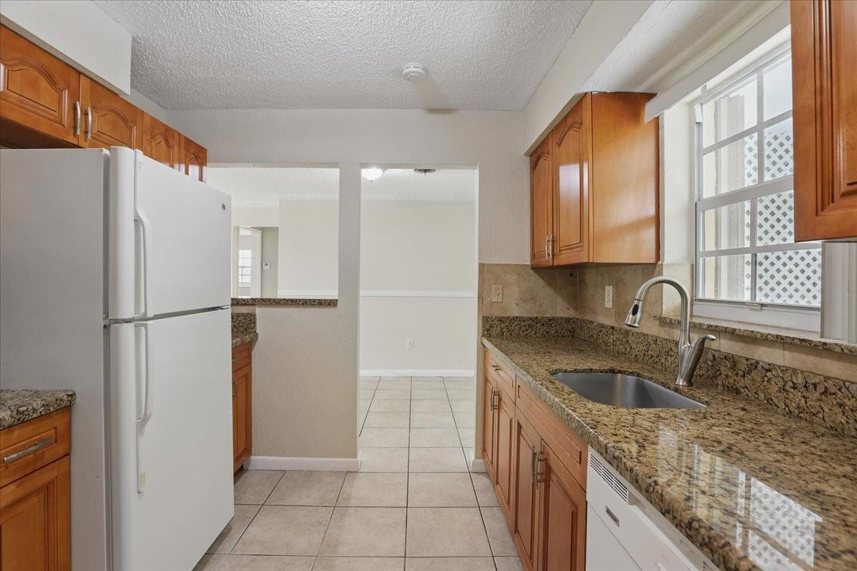 760 S 61st Ter